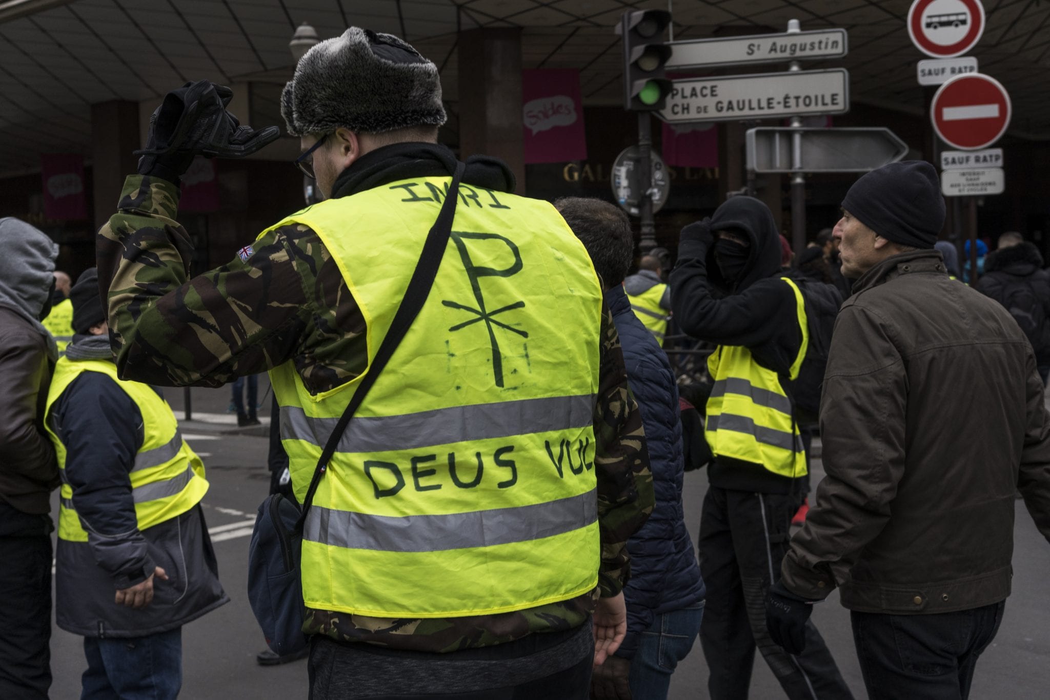 Christian symbols enter France’s ‘Yellow Vest’ demonstrations