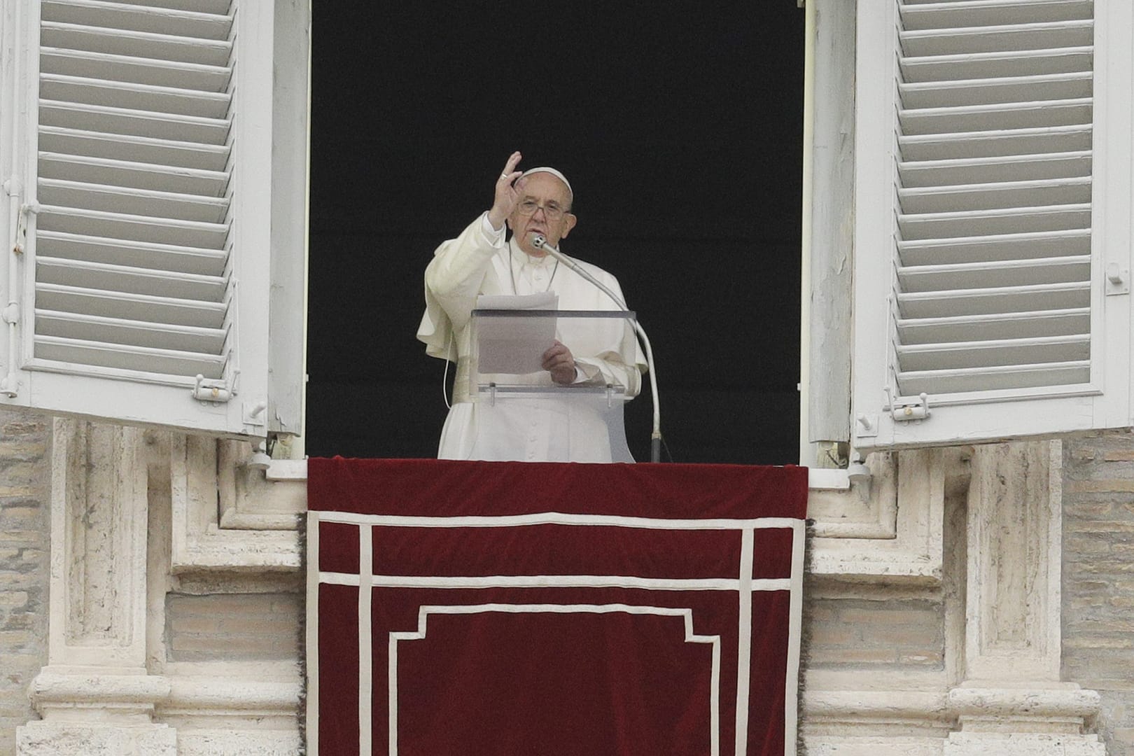 Continuing Easter celebrations, pope again prays for Sri Lanka
