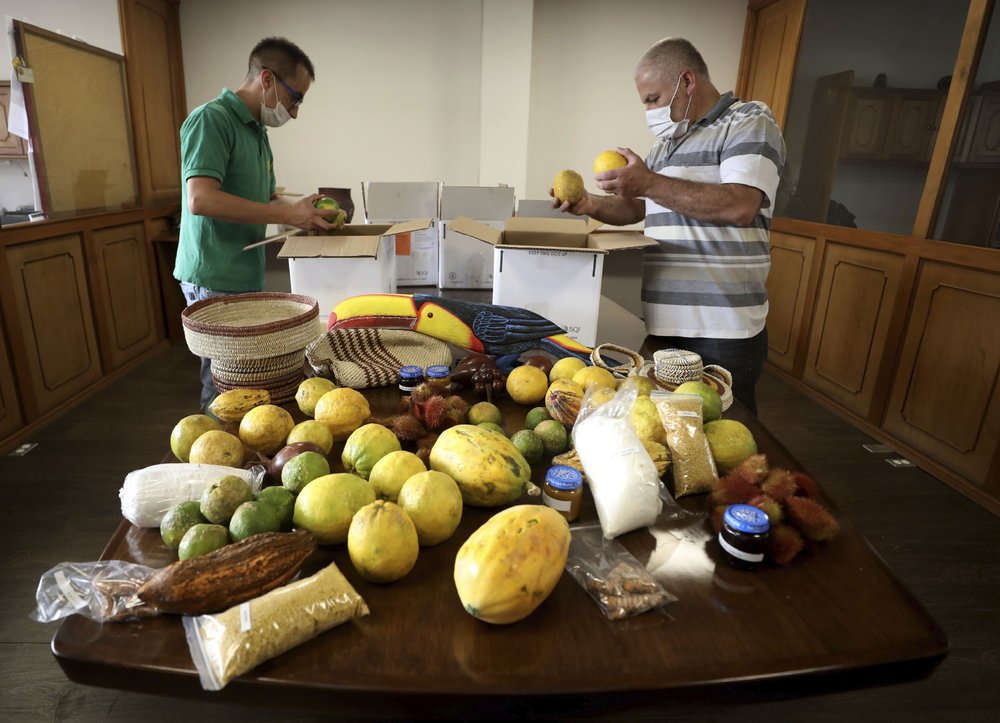 Colombian siblings launch market for Amazon farmers in need