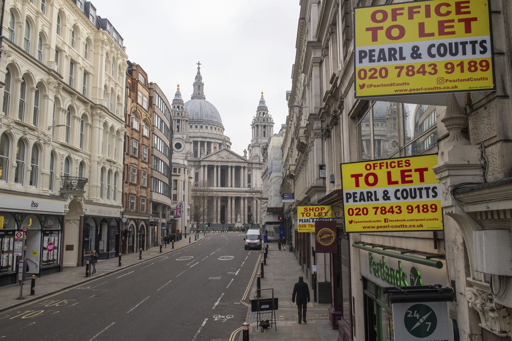 Catholic leaders insist worship safe as London mayor calls for closure of churches