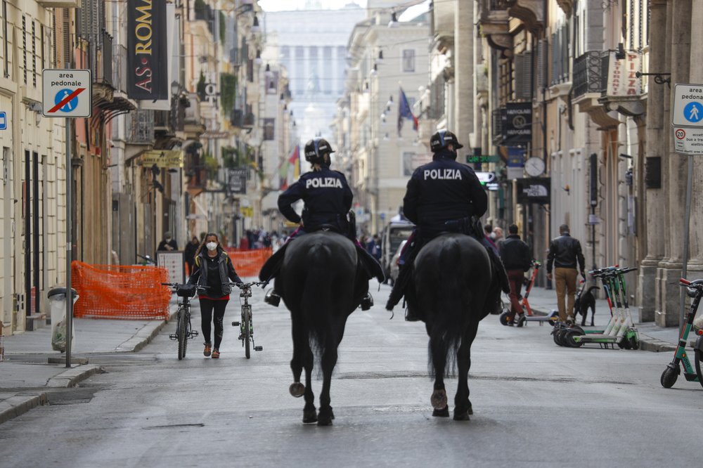Italy goes into lockdown for Easter holiday