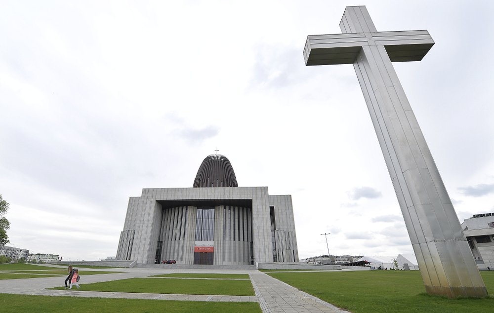 Poland: Church cancels lease of liberal Catholic magazine