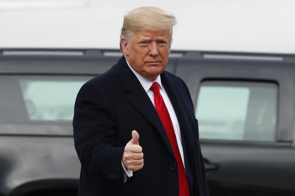 Mask-free pastor holds service after WH superspreader event