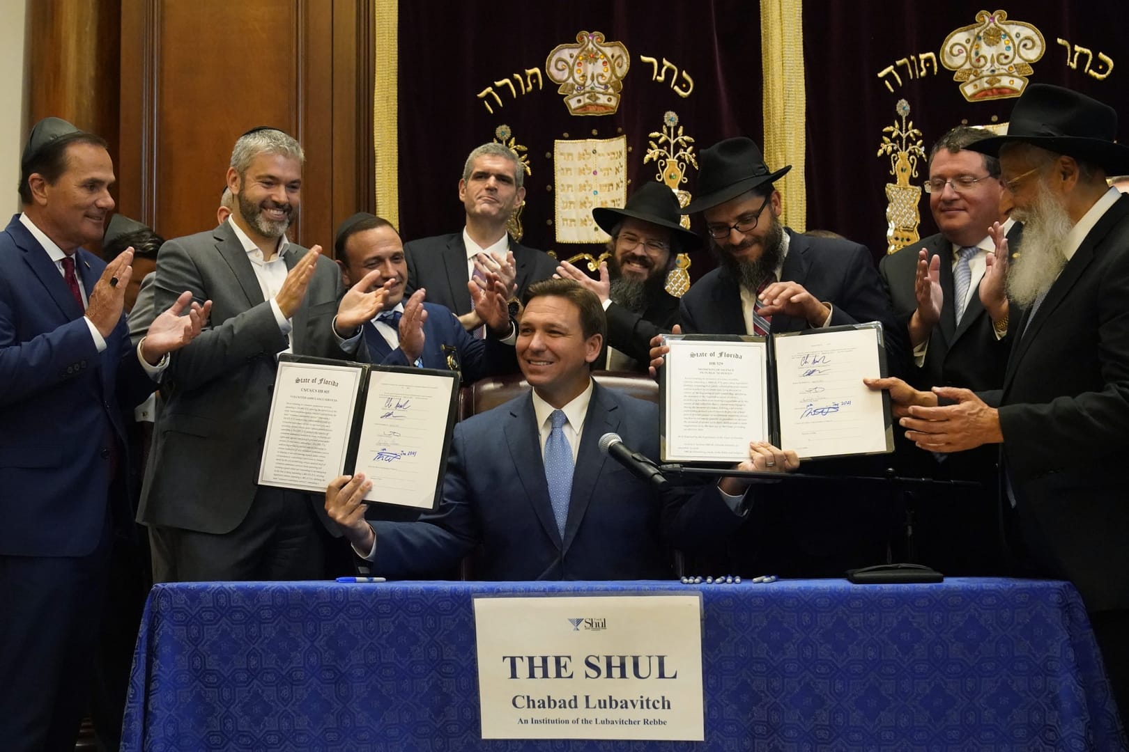 Fla. governor signs bill requiring moment for school prayer