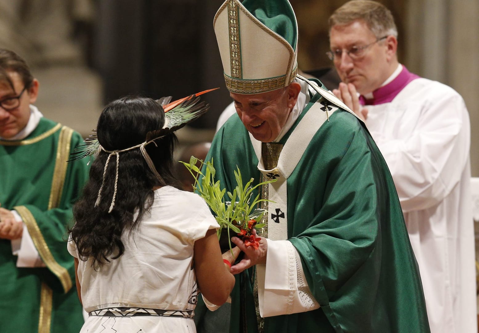 Christians must shun self-worship, pope says at synod’s final Mass