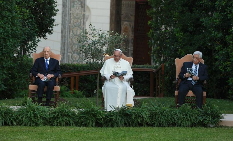 People around the globe stop for a minute of prayer for peace