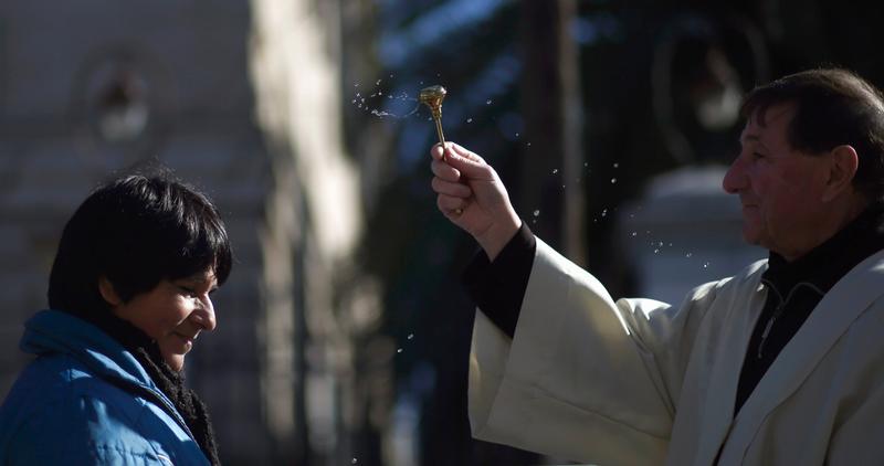 Colombian bishop hopes holy water will curb city’s crime