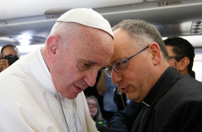 Jesuit journal close to pope says “Manichean vision” behind Trump