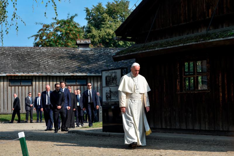 Pope attacks “indifference” in battling anti-Semitism