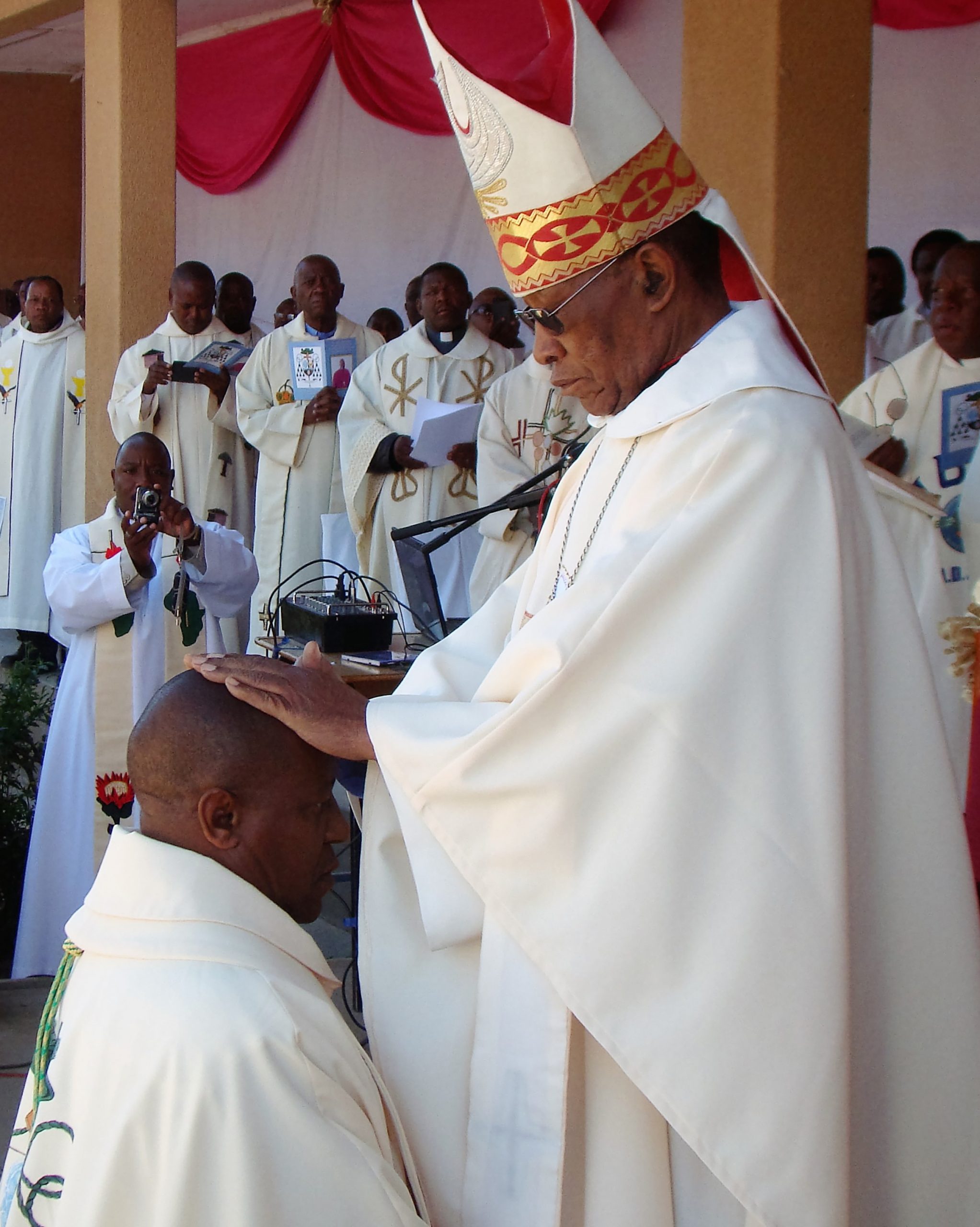 Lesotho’s Cardinal Khoarai dies at 91