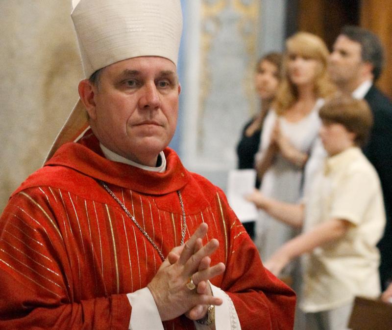 Masses reopen in Milwaukee despite bans of big gatherings