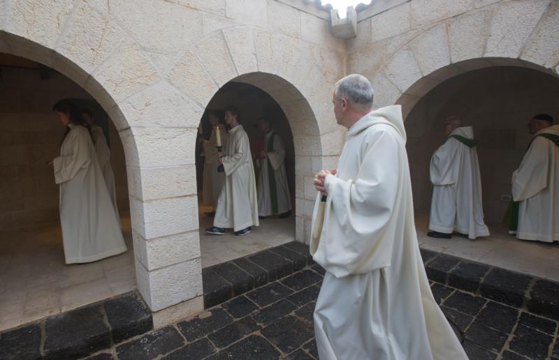 Benedictine abbeys can offer hectic world oasis of peace, pope says