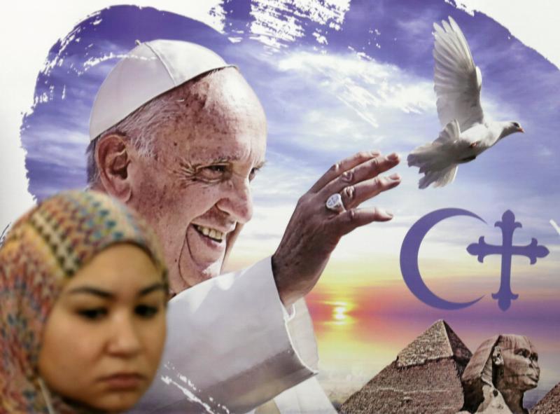 Egyptians to welcome Francis hoping for peace