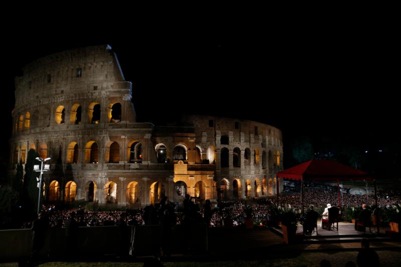 Pope asks that young people write meditations for Way of Cross