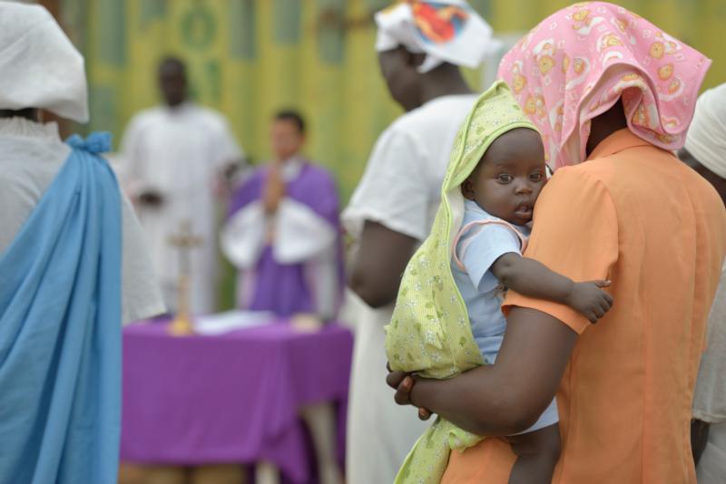 Migrants show the West the real face of motherhood, Vatican official says
