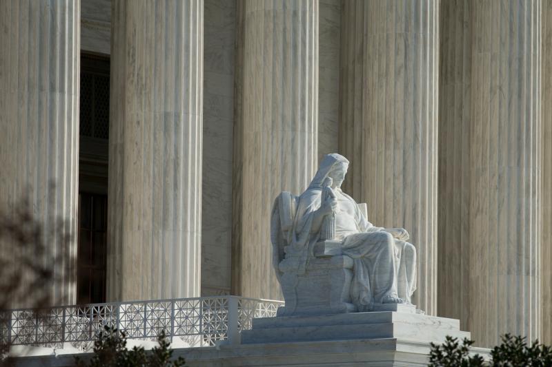 Supreme Court blocks lower court’s ruling that lifted Trump travel ban