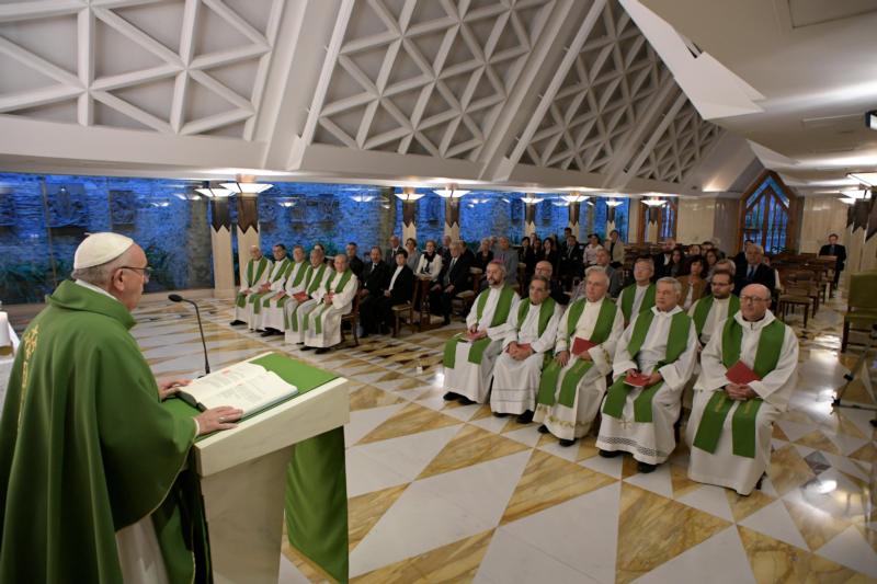 Pray with courage, conviction, not mindlessly like a parrot, pope says