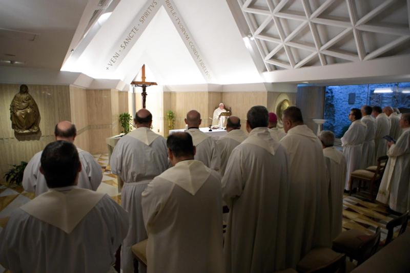 Don’t be ‘couch potatoes,’ get up and evangelize, pope says