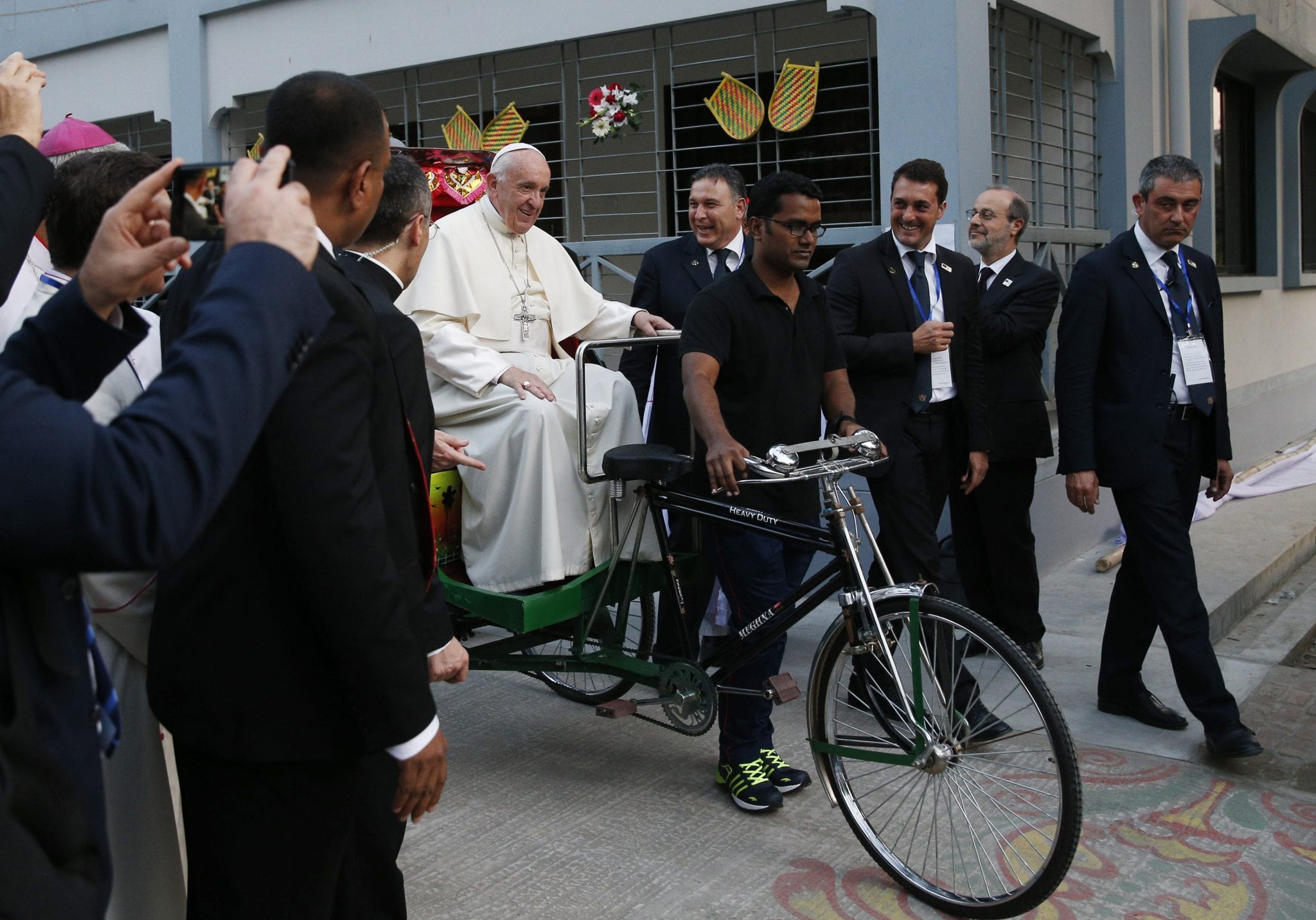 U.S. Bangladeshis unaware of pope’s trip, but hope he brings peace