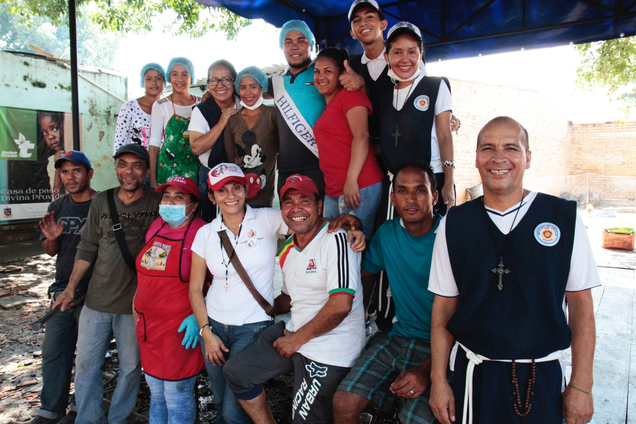 Colombian Catholics roll up sleeves to help hungry Venezuelan refugees