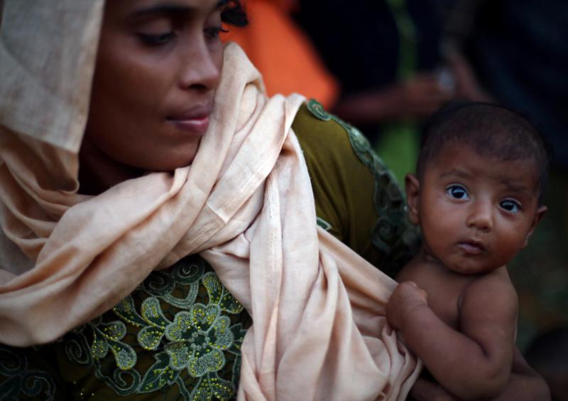 Pope: Helping refugees means converting hearts hardened against them