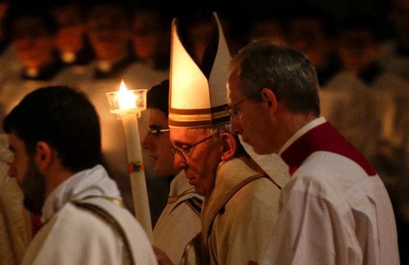Pope to religious: Your hearts must be open 24-7