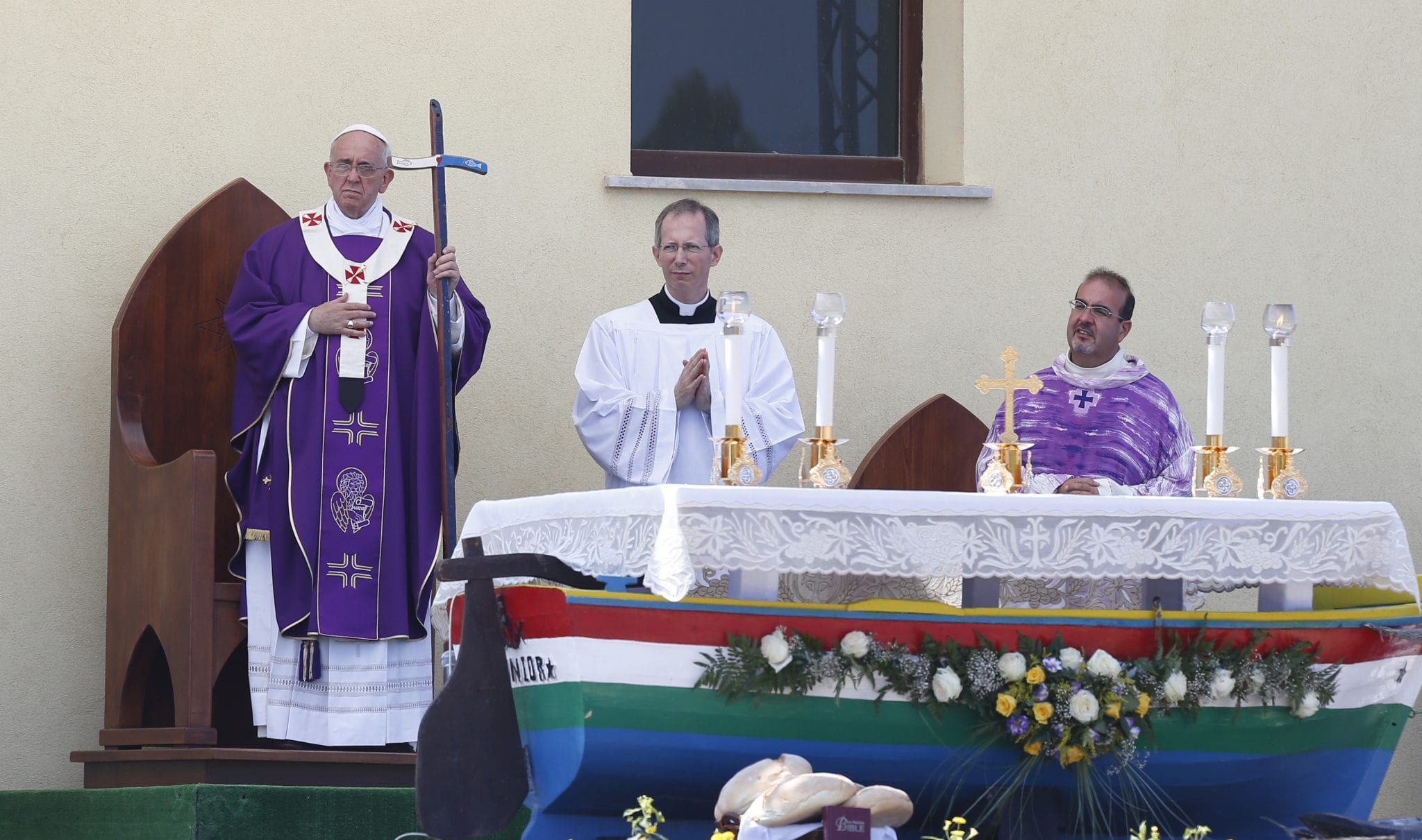 Pope to rich: Stop trampling on the poor, including migrants and refugees