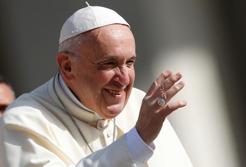 Catholic media must not fall behind in digital age, pope says