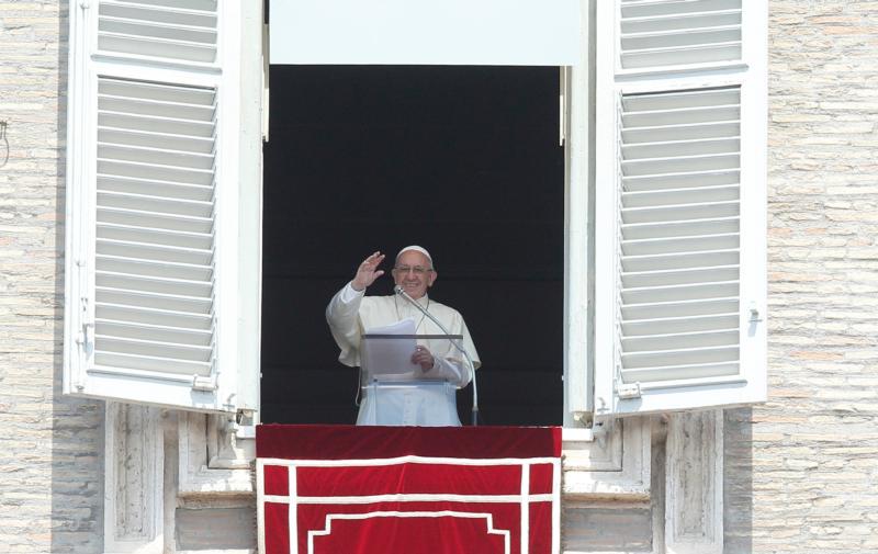 Pope Francis prays for Holy Land, Venezuela