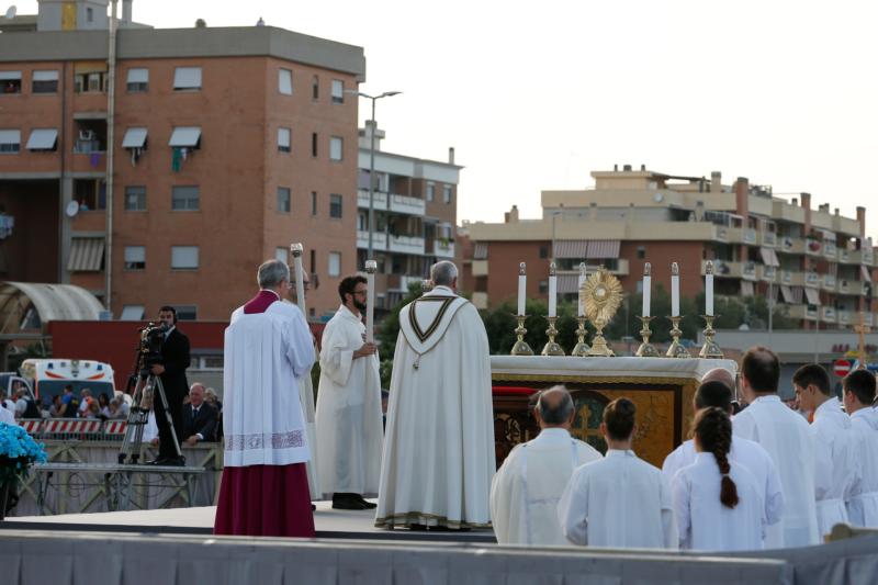 Vatican asks German bishops to set aside plans for Eucharistic sharing