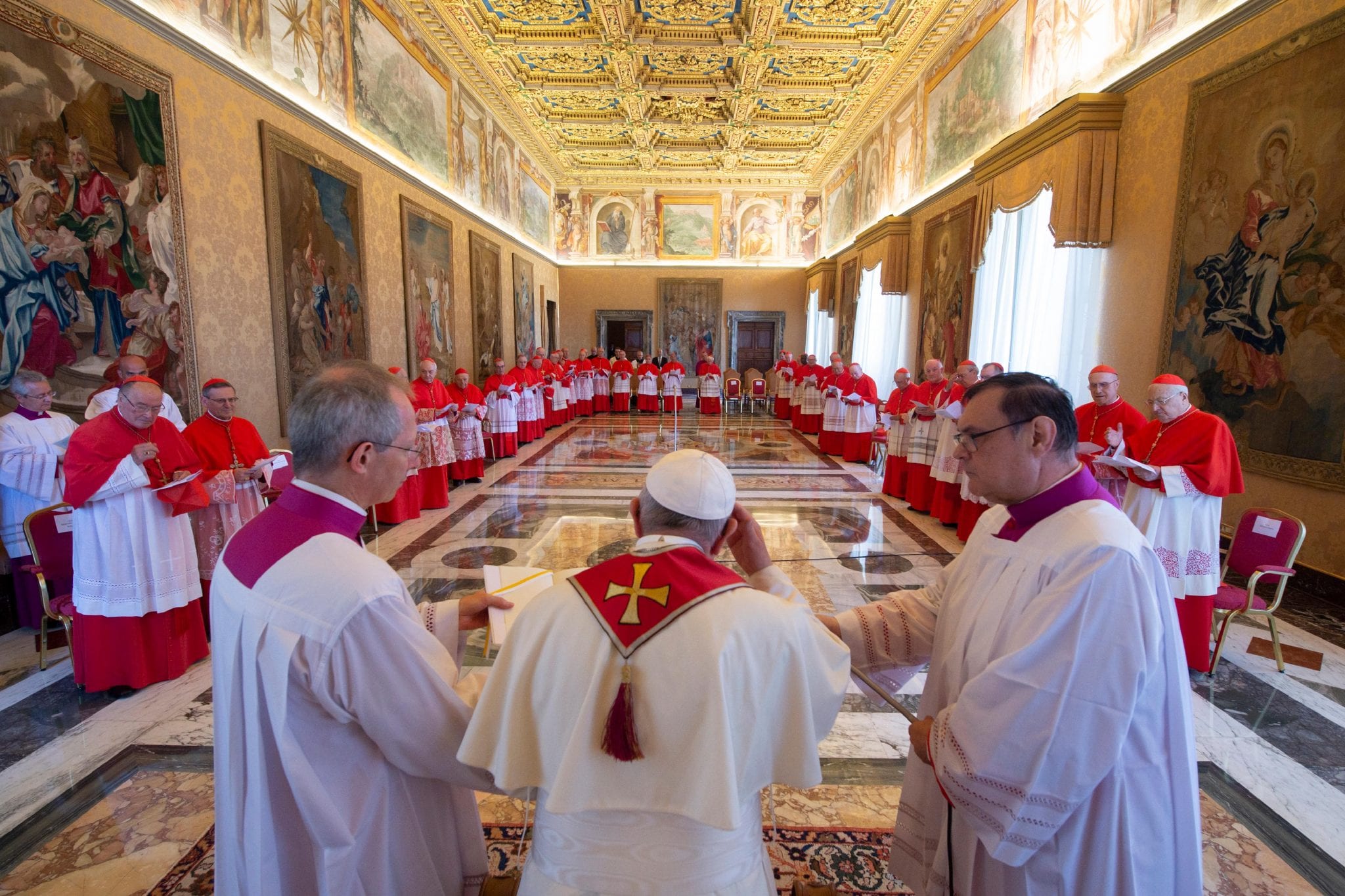 New book claims gay subculture flourishes at Vatican