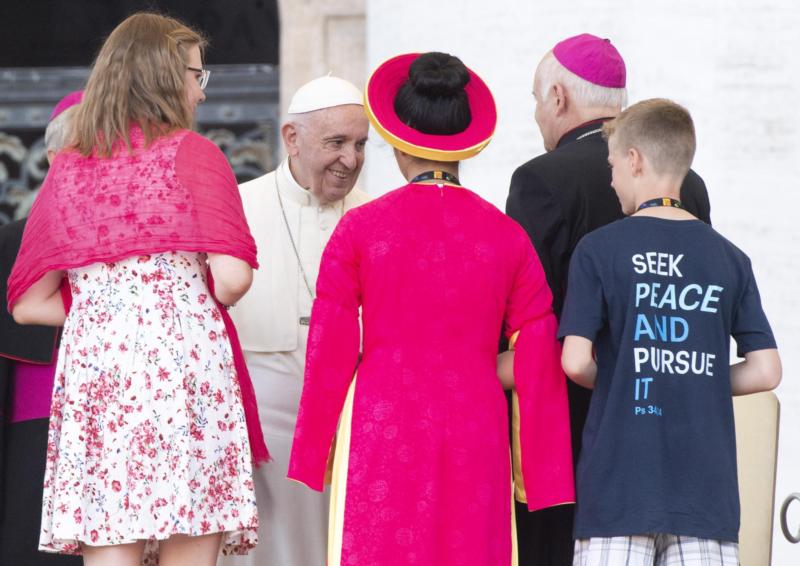 The path to holiness isn’t for the lazy, pope tells altar servers