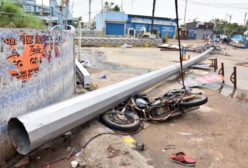 More than 40 killed, hundreds displaced as cyclone hits southern India