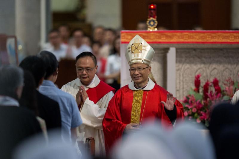 Hong Kong Catholics mourn bishop amid political struggles