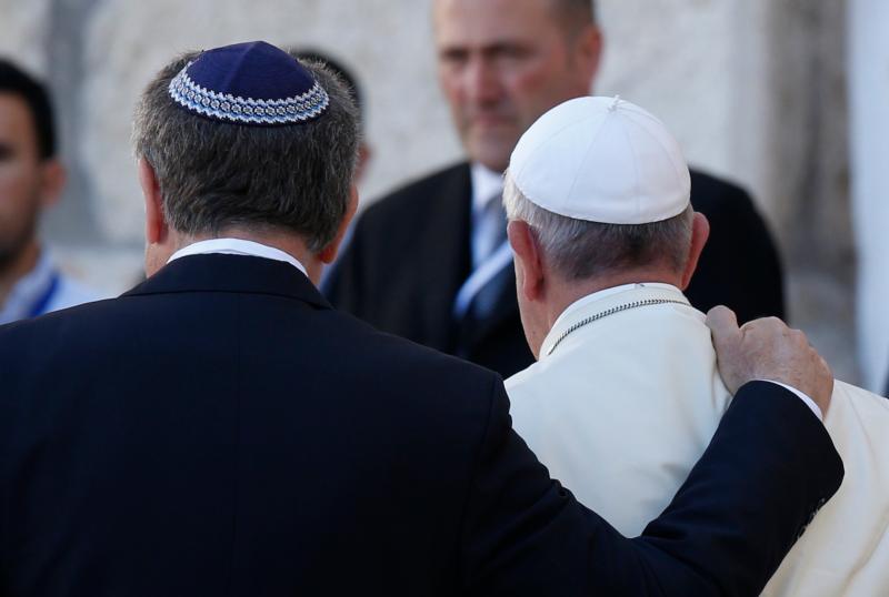 Catholics must continue seeking pardon for anti-Judaism, pope says
