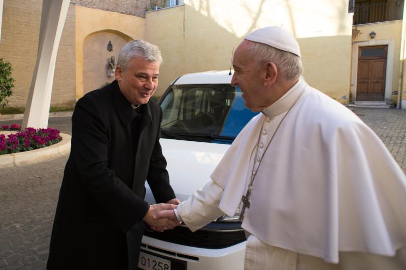 Cardinal asks top Vatican officials to donate to pandemic relief efforts