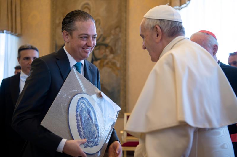 Service, not party affiliation makes a politician Catholic, pope says