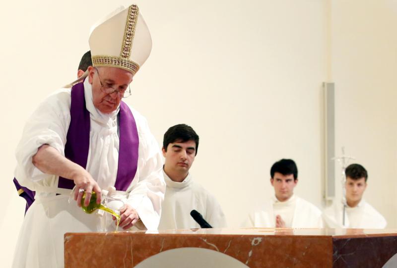 People can call Jesus at any moment; he is always there, pope says