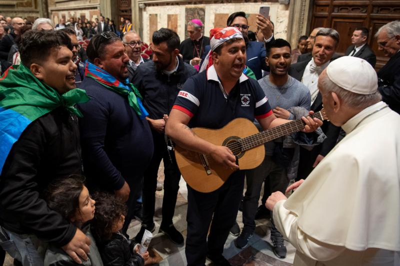 Never lose hope for a better future, pope tells Gypsy communities