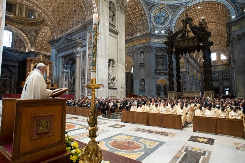 Guilty handouts, soulless bureaucratic aid are fake charity, pope says