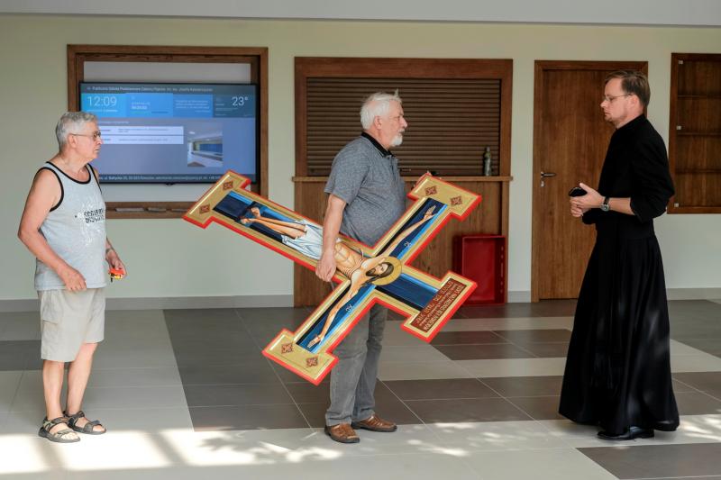 At Polish cross festival, Catholics atone for abuse scandals, vandalism