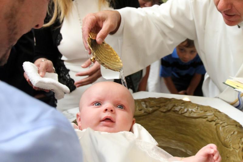 French bishops oppose medically assisted procreation for single moms, lesbians