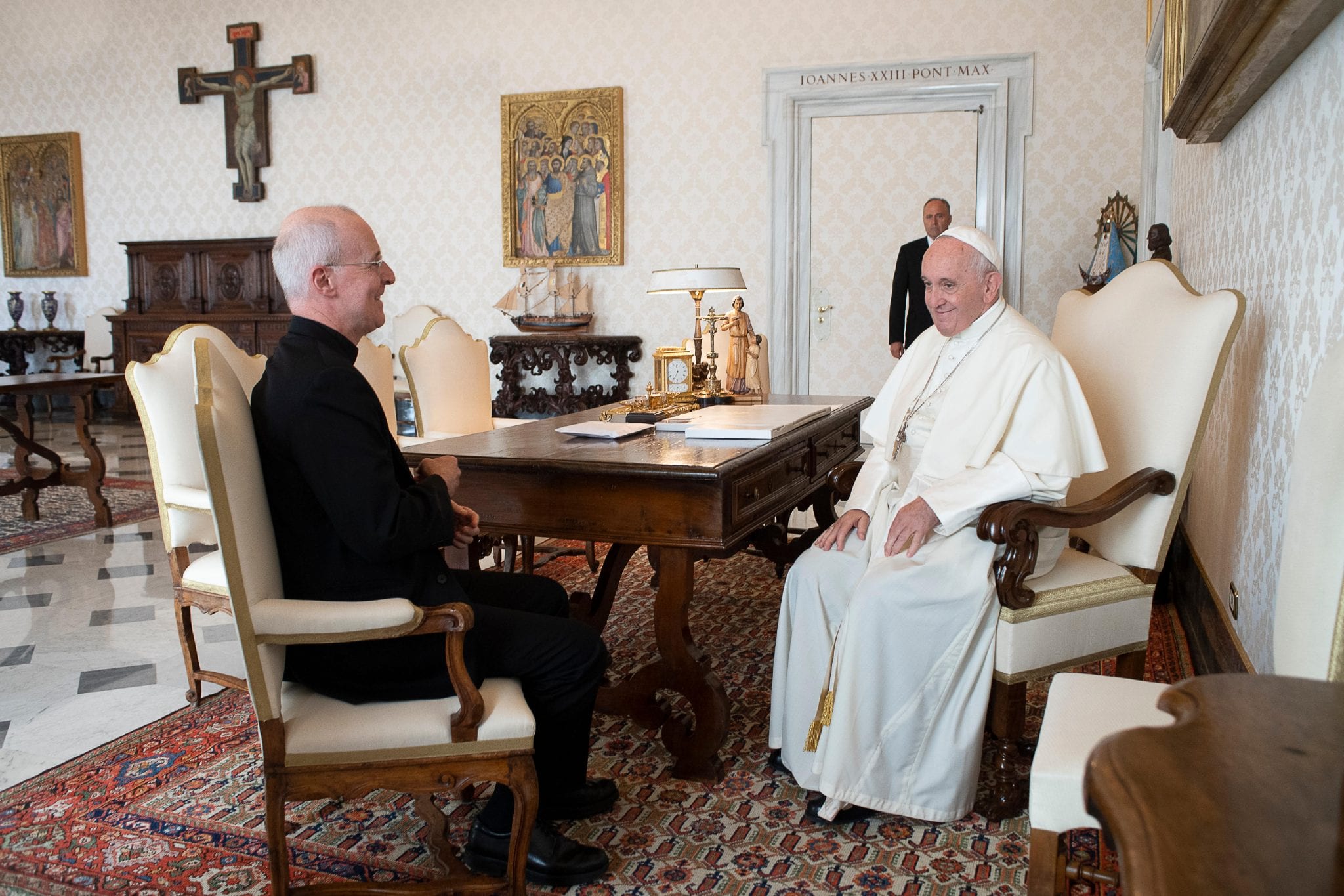 Pope applauds Martin’s outreach to LGBTQ+ Catholics in webinar