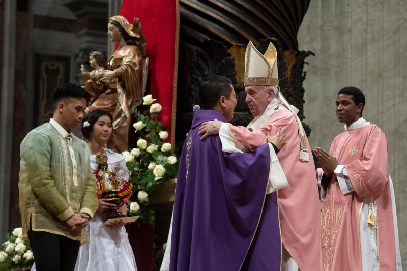 Proclaim the Gospel in every language, in every land, pope tells Filipinos