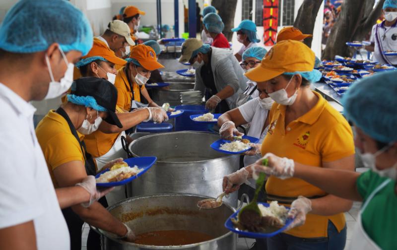 Hundreds of hungry Venezuelans visit Colombia food pantry daily