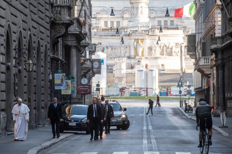 Pope makes mini-pilgrimage outside Vatican to pray for end of pandemic