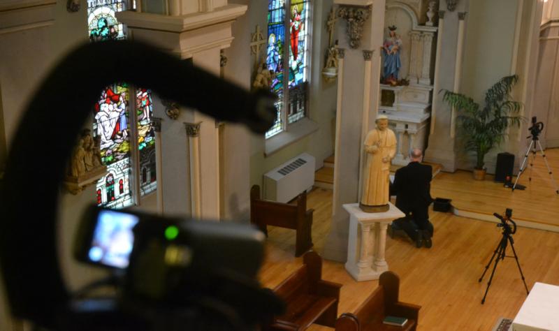Religious leaders in Iowa decide when to resume services