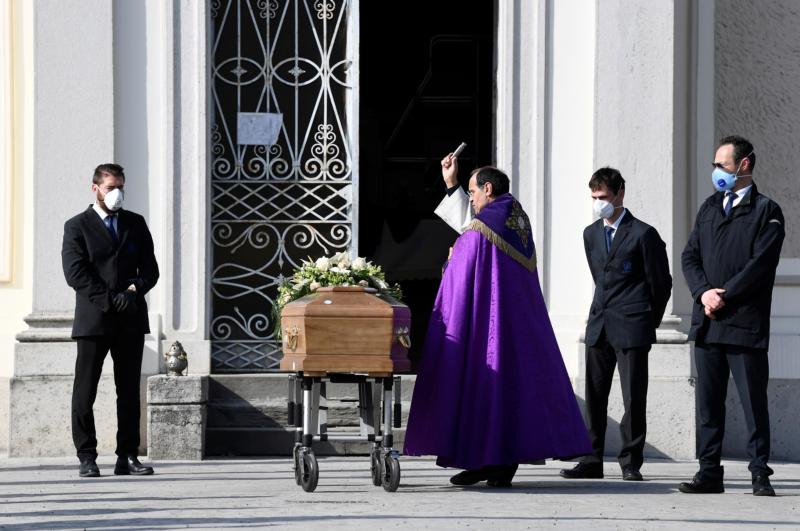 Italian government issues rules for funerals as lockdown eases