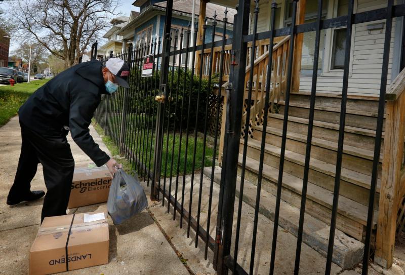 Chicago prison ministry helps newly released people with basic needs