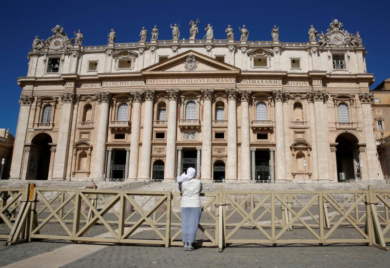 Prayer is powerful, life-giving, pope says